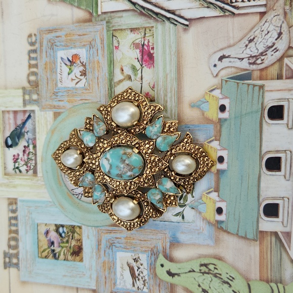 Sarah Coventry 1968 Goldtone Faux Turquoise & Faux Perals Signed On Back - Picture 4 of 8